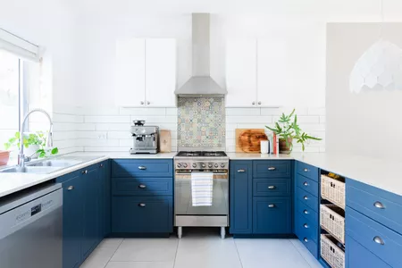 دکوراسیون آشپزخانه با دو رنگ