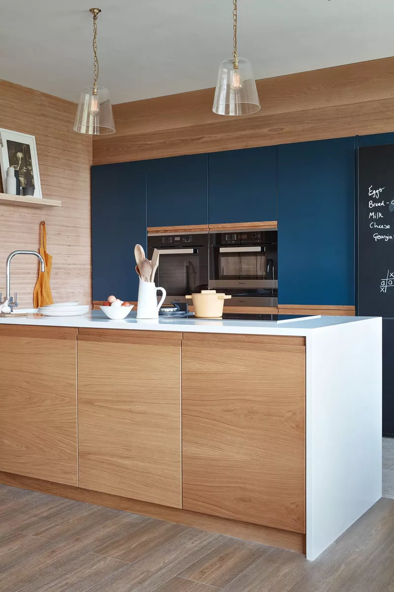 ایجاد فضای بزرگتر آشپزخانه با انتخاب کاغذ دیواری مناسب