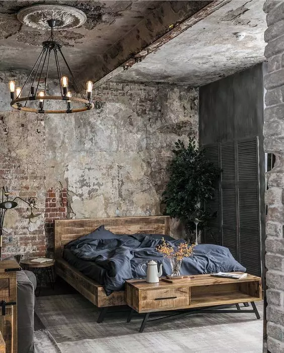 اتاق خواب صنعتی قدیمی با دیوارها و سقف آجری کهنه
