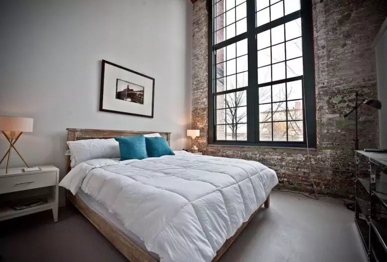 نمونه یک اتاق خواب صنعتی با دیوار آجری شیک