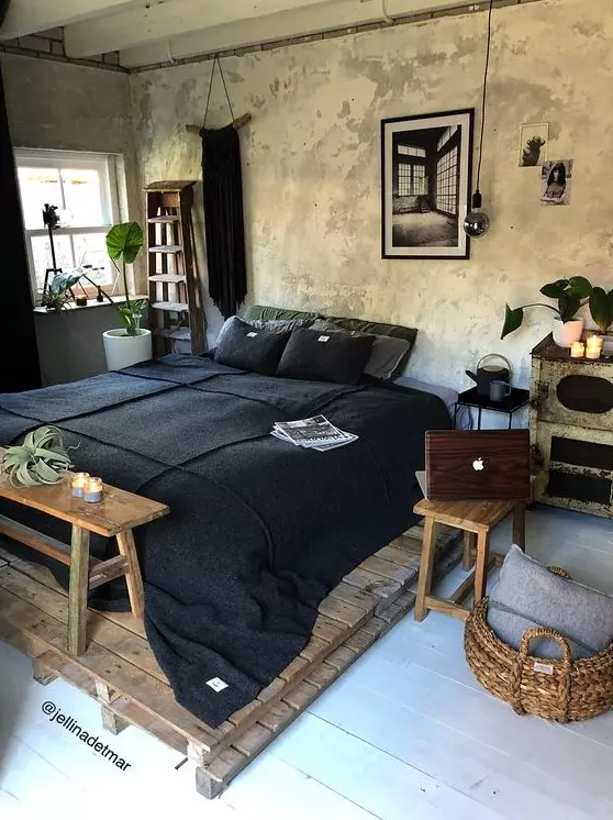 اتاق خواب صنعتی با دیوارهای شیک کهنه مبلمان چوبی ساده