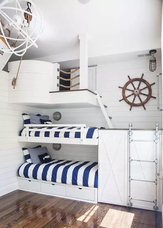 اتاق خواب بچه‌ها با تم دریایی و روکش کشتی سفید