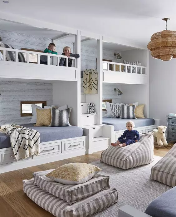 اتاق کودک خاکستری ساحلی با چهار تخت دو طبقه توکار