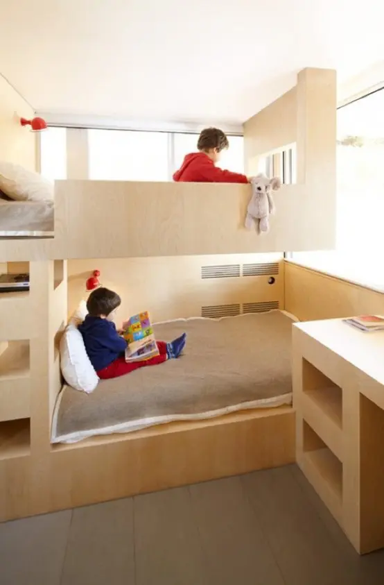 اتاق کودک مینیمالیستی با تخت‌های دوطبقه‌ای شیک