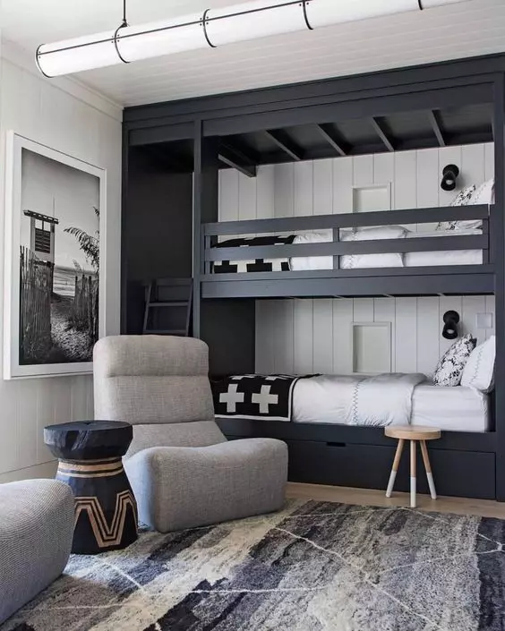 اتاق کودک سیاه و سفید با یک تخت دو طبقه توکار مشکی