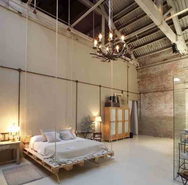 اتاق خواب خلاقانه خنثی با لمس‌های صنعتی