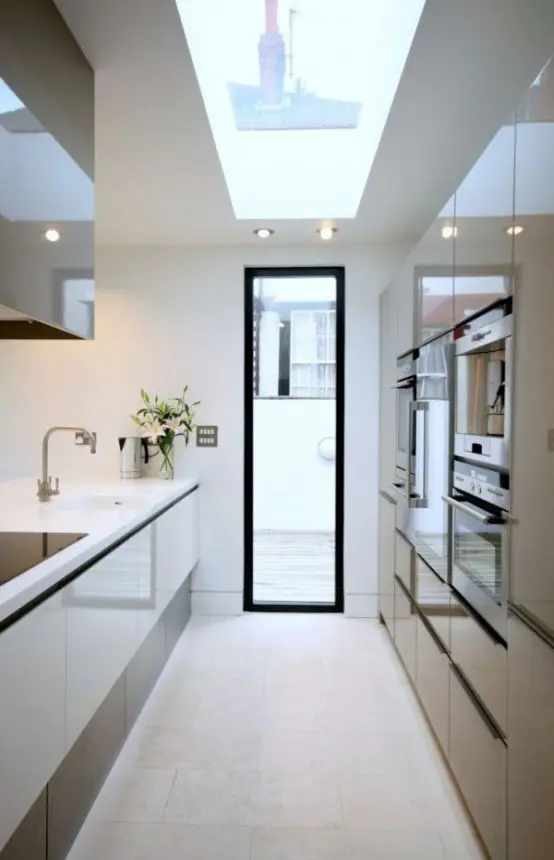 stylish and functional narrow kitchen design ideas 16 554x860 1