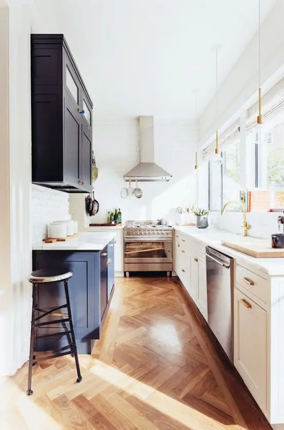 stylish and functional narrow kitchen design ideas 17 554x839 1