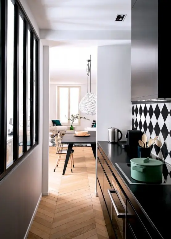 stylish and functional narrow kitchen design ideas 2 554x776 1