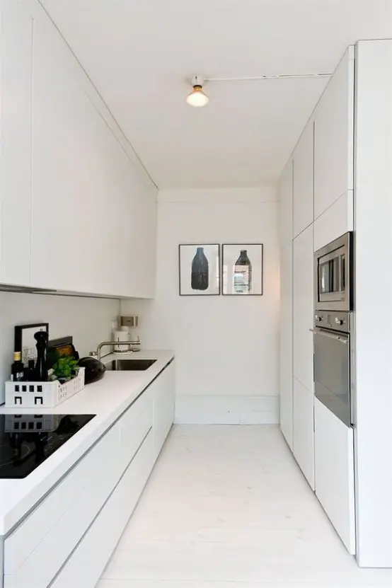 stylish and functional narrow kitchen design ideas 27 554x831 1