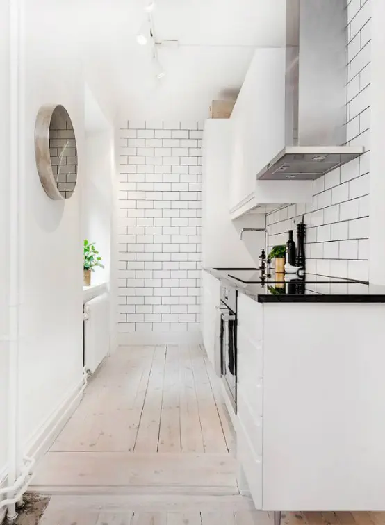 stylish and functional narrow kitchen design ideas 9 554x756 1
