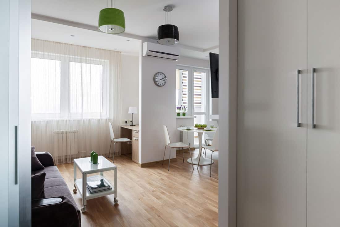 یک فضای مطالعه دنج در آپارتمان خود ایجاد کنید.